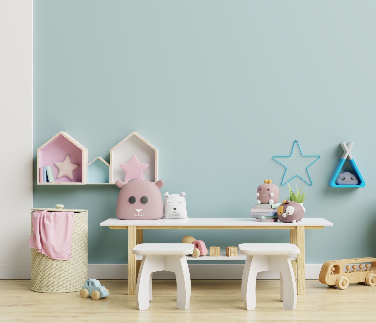 Helle Spielecke mit Tisch und Spielsachen